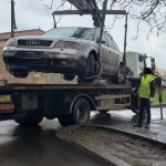 Poliția Locală continuă să ridice maşinile abandonate de pe străzi