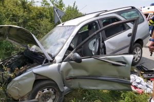 Doi şoferi au ajuns la spital în urma unui accident petrecut la Cenei