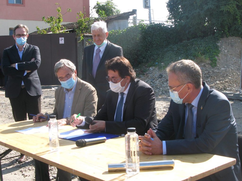 Primarul a semnat contractul de execuție pentru Pasajul Solventul