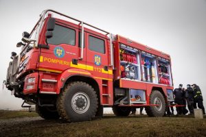 Zece autospeciale de stingere a incendiilor de pădure, distribuite în țară