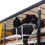 28 de cetăţeni din Afganistan și Siria ascunşi în automarfare, depistați la Nădlac şi Vărşand