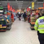 Polițiștii acționează pentru verificarea respectării măsurilor anti-Covid 19