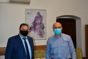 Primarul comunei Șandra ia lecții de la Ilie Bolojan pentru dezvoltarea proiectelor europene
