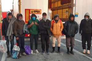 Migranți depistaţi ascunşi în automarfare, la vama Nădlac II