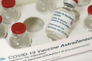 Vaccinarea cu AstraZeneca va continua în Europa