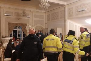 Petrecere întreruptă de polițiști