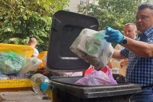 Romeo Ursu, director ADID Timiș: „În urma monitorizărilor pe care le facem constatăm că în pubela neagră sunt cantități foarte mari de deșeuri reciclabile, ceea ce conduce la un grad de valorificare a deșeurilor reciclabile foarte scăzut”