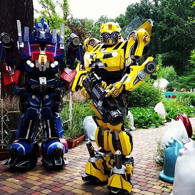Roboți Transformers și păpuși gigantice la Timeless 4ALL Festival