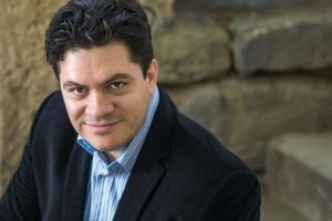 UVT prețuiește valorile: timișoreanul Cristian Măcelaru, dirijor de talie mondială, va fi Doctor Honoris Causa