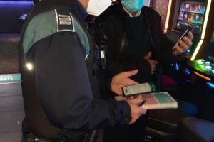 Polițiștii timișeni continuă să amendeze persoanele care nu poartă mască
