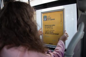 Timișoara (re)citește – UVT aduce poezia contemporană mai aproape de timișorenii care folosesc transportul public în comun