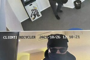 Polițiștii din Timișoara caută un bărbat care a plecat de la un bancomat cu 6.000 de euro uitați de altcineva