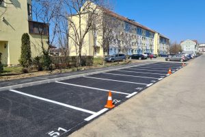 Peste 60 de locuri de parcare amenajate pe strada Miloia