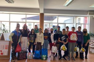 Copiii de la școala din Giroc au donat peste 100 de pachete pentru refugiații din Ucraina