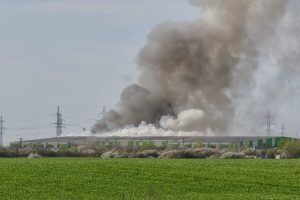 Incendiu la un depozit, pe platforma fostei fabrici de țigări, la ieșirea din Timișoara, spre Săcălaz