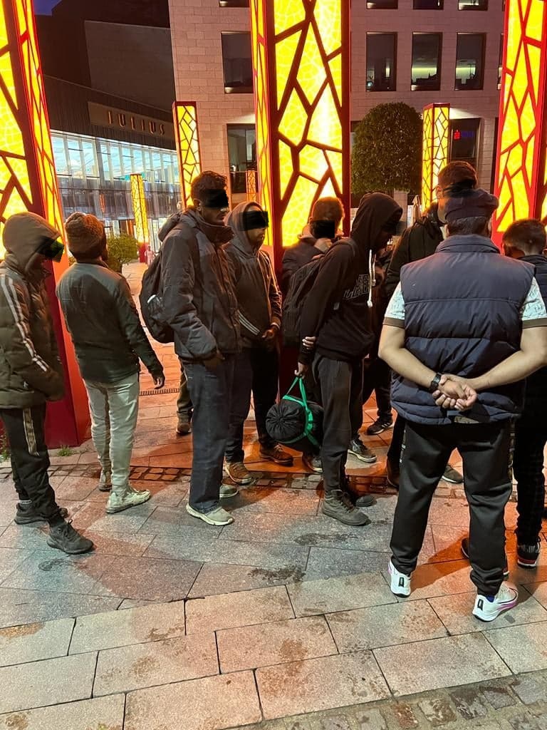 10 migranți depistați de polițiștii locali în zona Iulius Mall