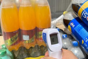 Produse alimentare și băuturi ținute la peste 40 de grade la un supermarket din Timiș/FOTO