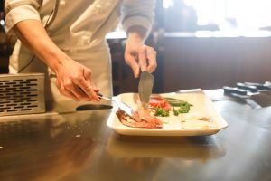Restaurantele trebuie să afișeze ingredientele, declarația nutrițională și aditivii pentru preparate