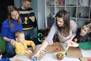 Se caută ajutoare pentru ca Moș Crăciun să ajungă la fiecare copil refugiat din Ucraina ajuns în Timișoara
