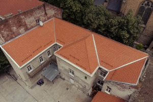 Primăria Timișoara a finalizat lucrările de modernizare a acoperișului Liceului Shakespeare