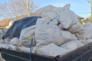 Sancțiuni de 20.000 de lei pentru predarea deșeurilor către un operator neautorizat