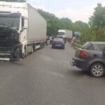 Accident la Coșava, traficul este îngreunat