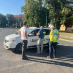 Un șofer UBER a provocat accident rutier în timp ce pipăia o clientă