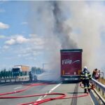 Autocamion în flăcări pe A1