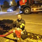Incendiu de vegetație în zona Soarelui din Timișoara. Un arici a fost salvat de pompieri/Video