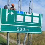 Se montează indicatoare rutiere pe A1, în Timiș