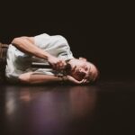 Teatrul German găzduiește o mărturie scenică tulburătoare: „Ochii mamei” de Tatiana Țîbuleac, regia ...