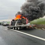 Ambulanță în flăcări pe A1