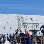 Descoperă Derdelușul Momo, cea mai lungă pârtie de snowtubing din România. Vino să te distrezi la mu...