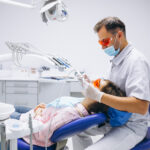 Cum pot copiii şi elevii să facă tratamente stomatologice gratuit
