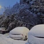 Cod portocaliu de ninsori în București și 12 județe: trenuri blocate, curse aeriene anulate