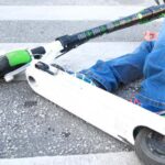 Adolescent rănit după ce a pierdut controlul trotinetei electrice, în Dumbrăvița