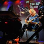 Unul dintre cei mai apreciați chitariști europeni revine acasă. „Guitar Player i-a scris numele. Tim...