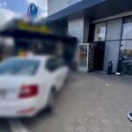 Doi oameni accidentați in fata mall-ului din Șagului