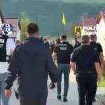 Percheziții în Bihor la adresele unei grupări care a chinuit și jefuit sute de oameni cu probleme ps...