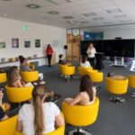 Educația nu se oprește la absolvire. UPT își extinde rolul dincolo de formarea studenților și devine...