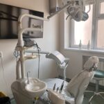 Parodontita, adesea ignorată la început, este una dintre principalele cauze ale pierderii dinților. ...