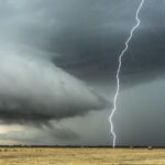Meteorologii au emis cod galben pentru Timiș. Sunt așteptate vijelii și descărcări electrice