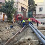 Regenerarea urbană din Traian avansează cu lucrări la rețeaua de termoficare din zona Pieței Romanil...